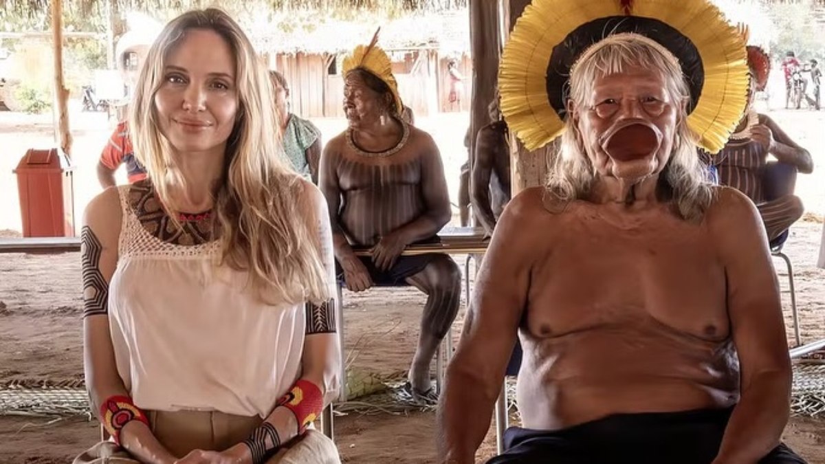 Angelina Jolie e Cacique Raoni Kayapó Angelina Jolie e Cacique Raoni Kayapó