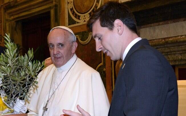 Papa Francisco e Messi se conheceram em 2013 durante uma visita da delegação argentina ao Vaticano
