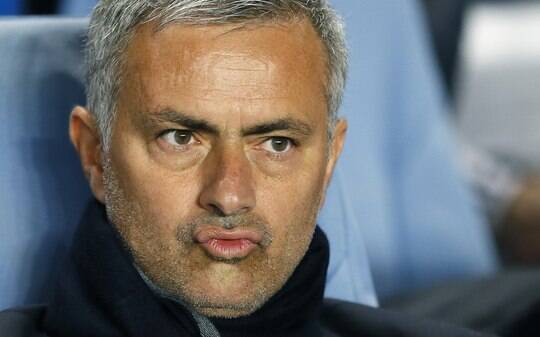 Mourinho nega provocação e ‘culpa’ filho por comemorar gol em banco rival - Futebol - iG