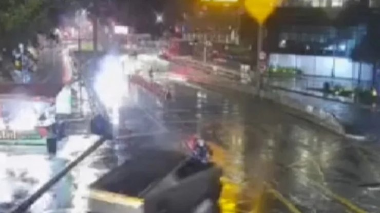 Motociclista morre após batida com Cybertruck em SP