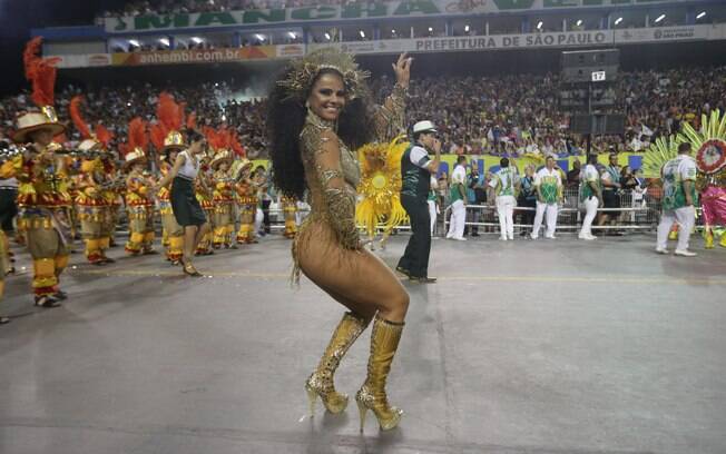 Viviane Araújo desfilou pela Mancha Verde