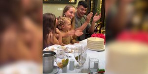 Após beijão em festa, Júlio e Tata Estaniecki almoçam juntos