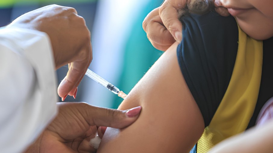 Dia D de vacinação contra mais de 20 doenças acontece neste sábado (22) em todo o país Dia D de vacinação contra mais de 20 doenças acontece neste sábado (22) em todo o país