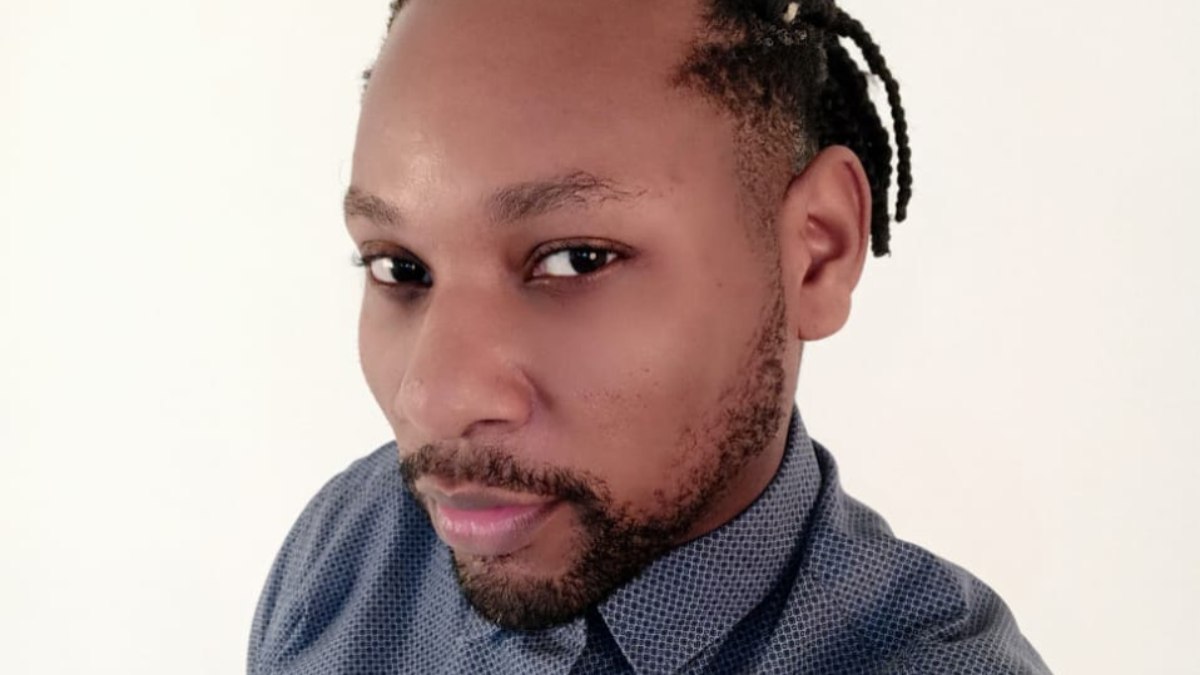 Filipe Miller dá vida a Dim Dim na Villa de Natal São Paulo