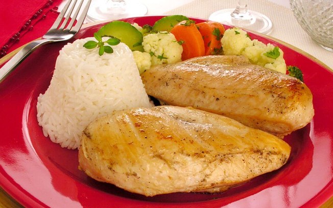 7 receitas fit com frango, o ingrediente curinga das dietas