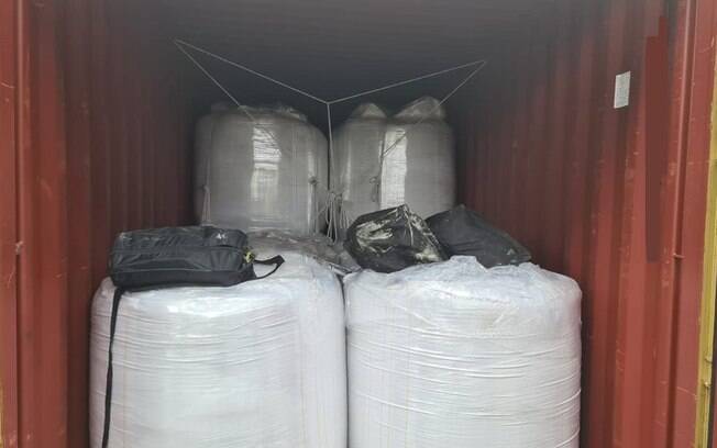 Receita Federal localiza 101 kg de cocaína em carga de levedura no Porto de Santos