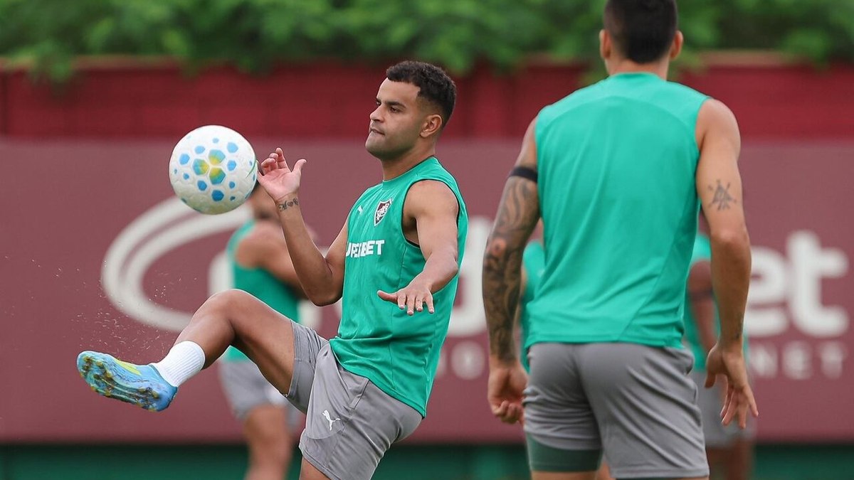 Futuro de Alisson no Fluminense é incerto após longo período sem jogar