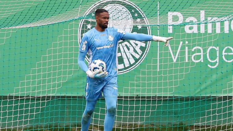 Carlos Miguel impressiona a torcida do Palmeiras em treino