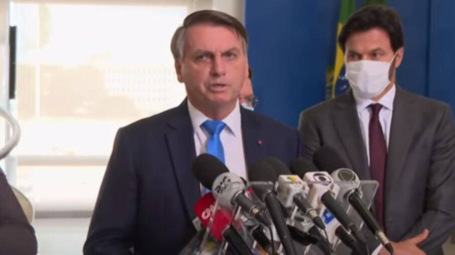 Com Bolsonaro presente, governo detalhou novo auxílio emergencial, que volta na próxima semana