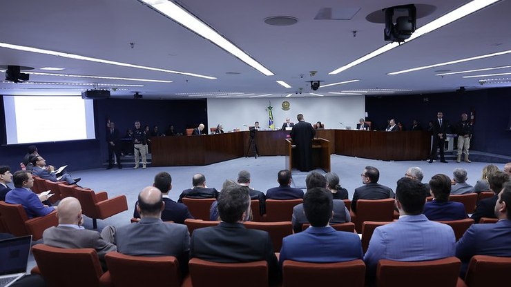 Dino e Moraes votam para condenar Bolsonaro e outros réus