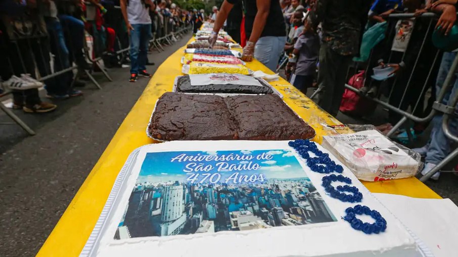  Bolo de aniversário de 470 anos de São Paulo, no Bairro do Bexiga