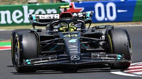 Hamilton bate Piastri e põe Mercedes no topo do TL1 de Mônaco