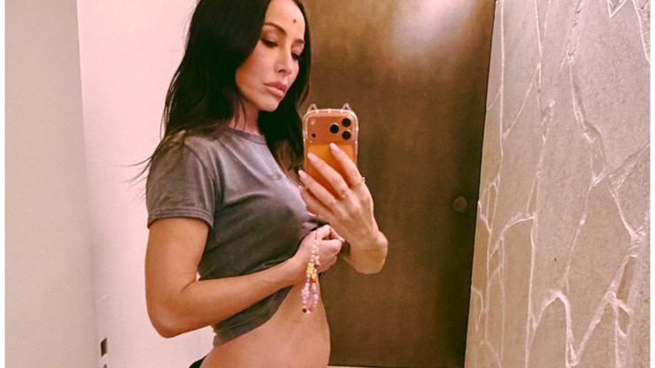 Sabrina Sato exibe barriga de grávida e seguidores se derretem