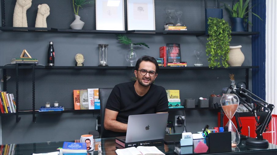 O empreendedor que transforma vidas através do marketing digital O empreendedor que transforma vidas através do marketing digital