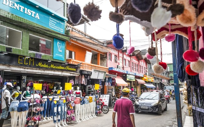 Consumo nas favelas entra em fase de maturidade. Shopee e Mercado Livre reinam entre as varejistas online
