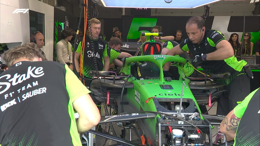 Mecânicos tentam consertar carro de Bortoleto para GP de São Paulo