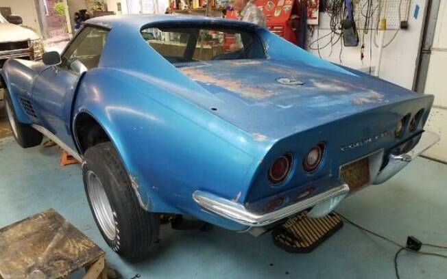 Raro Corvette 1971 precisa ser restaurado, mas faz parte de uma série especial com motor V8 de 270 cavalos