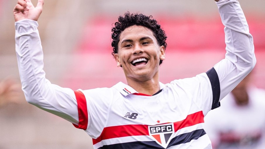 Guarulhense veste a camisa do Tricolor paulista desde o sub-11. Guarulhense veste a camisa do Tricolor paulista desde o sub-11.