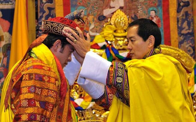 Jigme Singye Wangchuck, pai de Jigme Khesar Namgyel Wangchuck iniciou o processo de democratização do Butão
