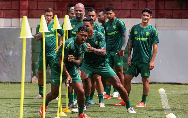 John Kennedy volta a ficar apto para entrar em campo pelo Fluminense