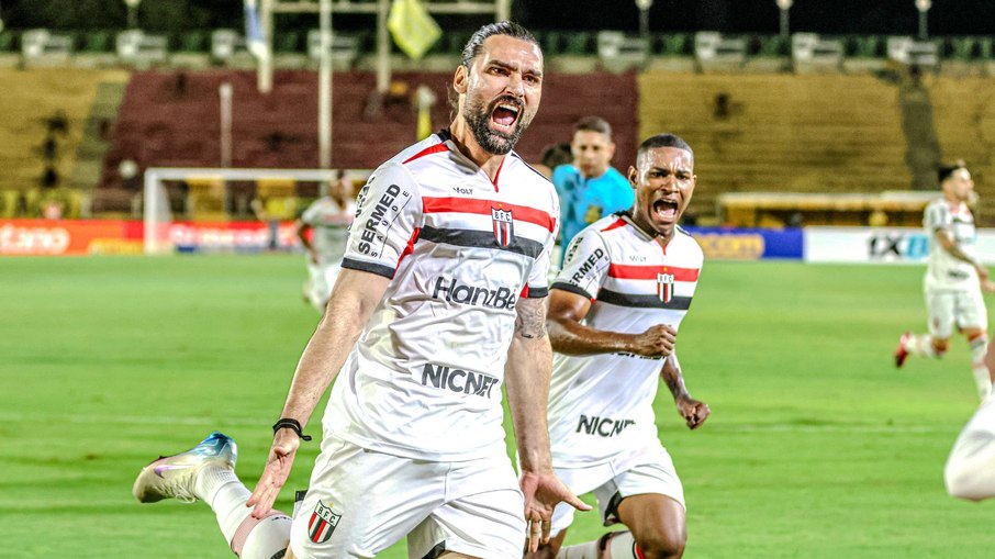 Léo Gamalho ajudou o Pantera a permanecer na Série B do Brasileiro Léo Gamalho ajudou o Pantera a permanecer na Série B do Brasileiro