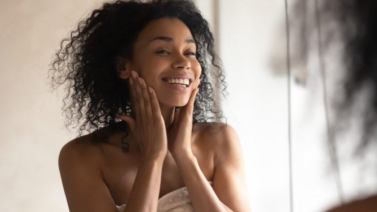 3 exercícios de yoga facial para tonificar os músculos do rosto
