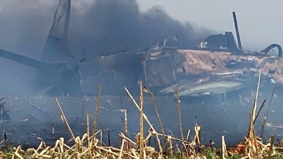 A aeronave foi destruída pelo fogo