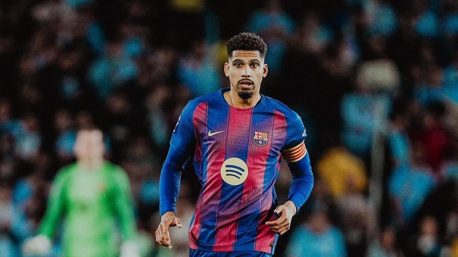 Ronald Araújo é capitão do Barcelona Ronald Araújo é capitão do Barcelona