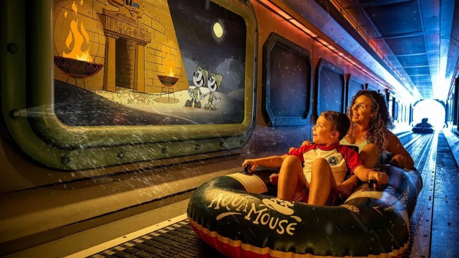 'AquaMouse – Curse of the Golden Egg' irá 'apresentar uma história totalmente nova, levando Mickey Mouse e Minnie Mouse numa aventura alucinante num templo antigo', disse a Disney