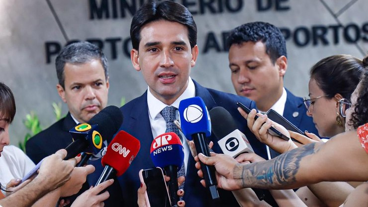 Silvio Costa Filho deixará ministério para disputar Senado