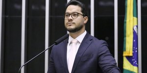 Moraes manda investigar Adail Filho por mala com R$ 1,2 milhão