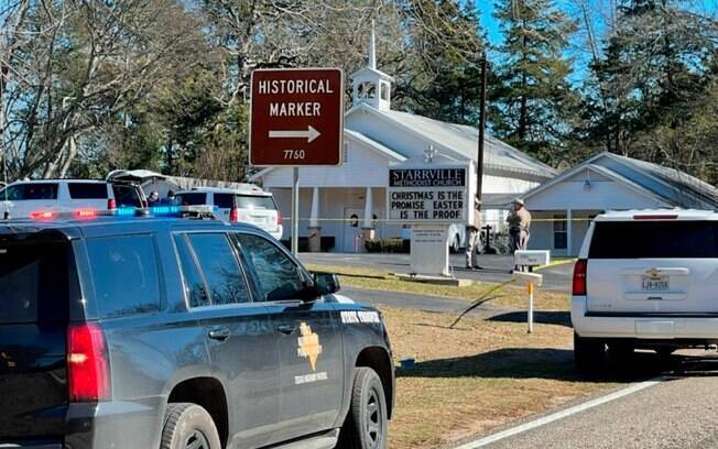 A polícia do condado de Smith investiga um tiroteio fatal na Igreja Metodista de Starville em Winona, Texas, na manhã deste domingo (03)