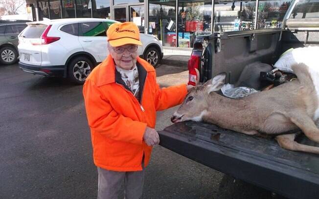 Aos 104 anos, Florence Teeters se torna a pessoa mais velha a obter licença de caça em Wisconsin