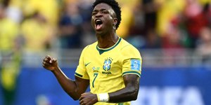 Brasil garante 1º lugar em dia de show de Vini e volta de Neymar