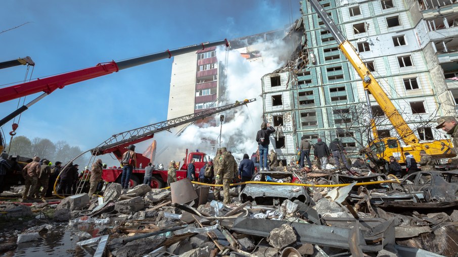 Destruição em Uman, na Ucrânia, após novo bombardeio russo