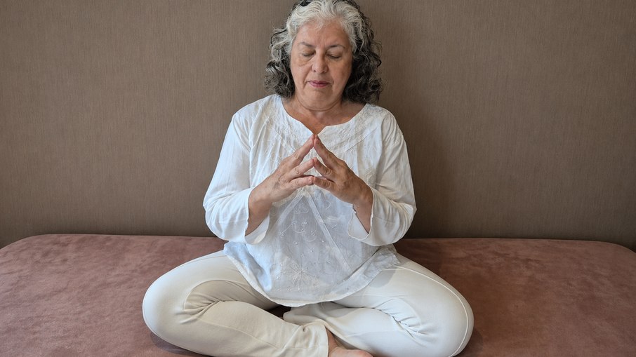Professora Solange Naad Avtar Kaur explica que ioga ajuda a superar dificuldades de forma menos dolorida