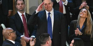 Elon Musk: "X caiu por ataque cibernético massivo da Ucrânia"