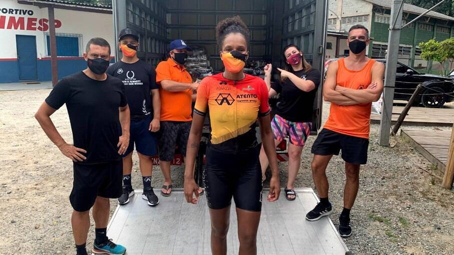 Aninha pedalou por 3 horas, meia hora a mais que o previsto. Aninha pedalou por 3 horas, meia hora a mais que o previsto.