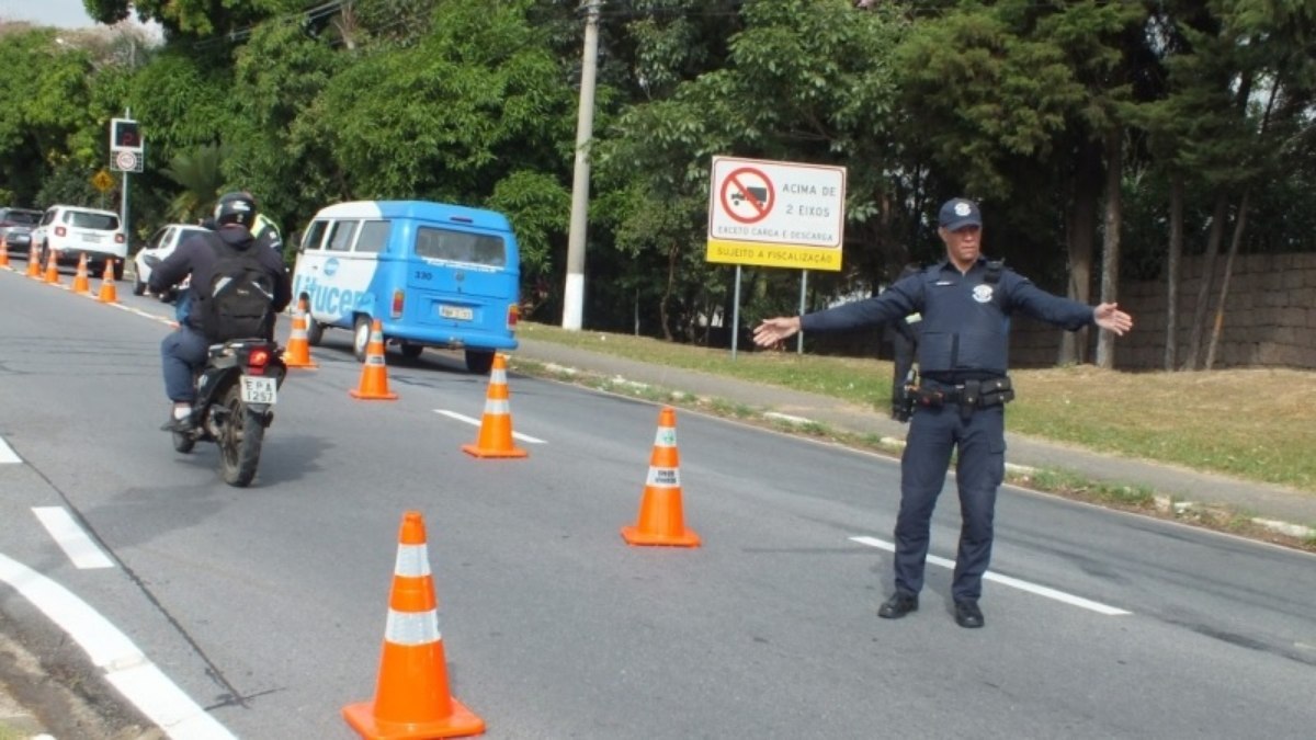 Motociclistas foram surpreendidos por uma ação educativa promovida pela Guarda Civil Municipal Motociclistas foram surpreendidos por uma ação educativa promovida pela Guarda Civil Municipal