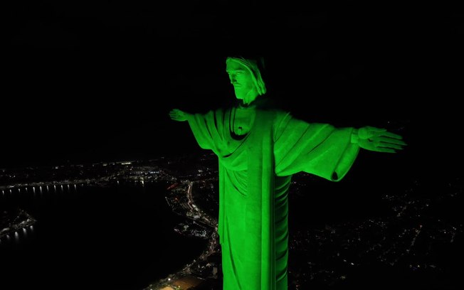 Bio Extratus celebra 35 anos com projeção no Cristo Redentor