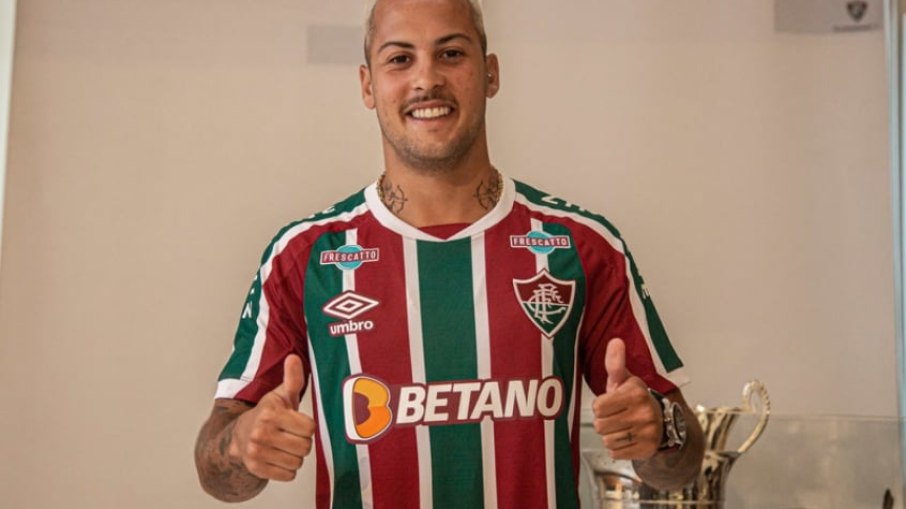 Fluminense anunciou a contratação do lateral-direito Guga, ex-Atlético-MG