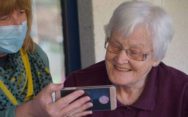 Prova de vida de aposentados será feita por selfie em projeto-piloto do INSS