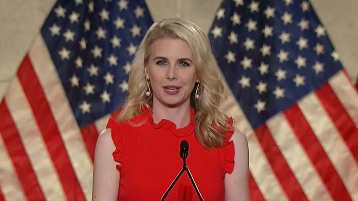 Quem é Natalie Harp, a "impressora humana" de Trump? - QTU Questões do Universo