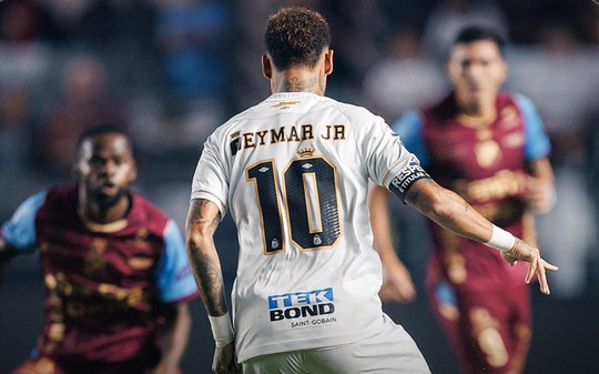 Neymar assusta torcida do Santos em jogo da Sul-Americana