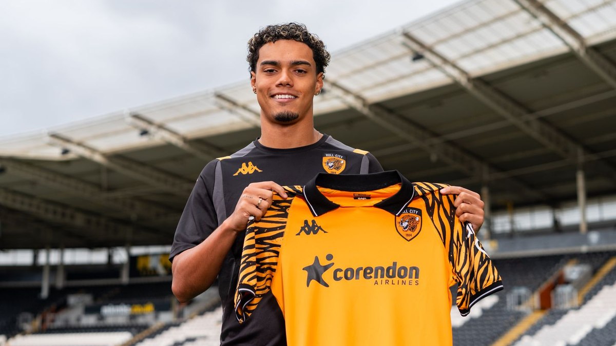 João Mendes defende o sub-21 do Hull City João Mendes defende o sub-21 do Hull City