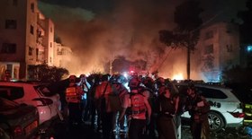 Morador de rua furta ônibus e sai dirigindo 