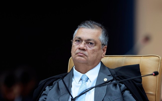 Dino manda PF concluir inquérito sobre envolvimento de Renan Calheiros em irregularidades no Postalis Dino manda PF concluir inquérito sobre envolvimento de Renan Calheiros em irregularidades no Postalis