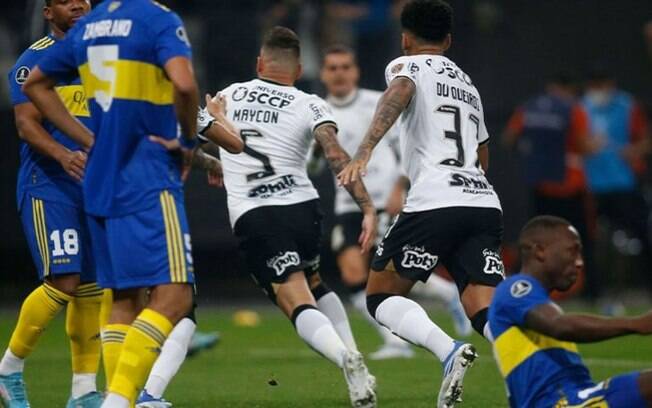 Maycon destaca espírito do Corinthians na vitória contra o Boca Juniors: 'Muita entrega'