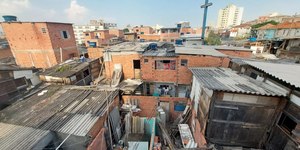SP: com discordâncias, famílias são retiradas da Favela do Moinho