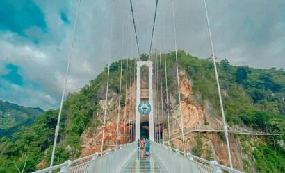 Vietnã reabre e recebe visitantes com ponte gigante